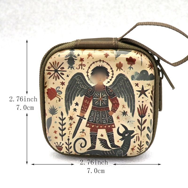 Croix et etui spirituel.