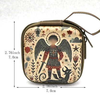 Croix et etui spirituel.