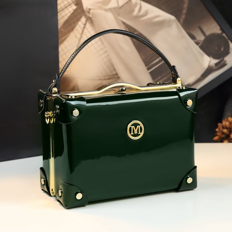 Sac à main élégant en vernis