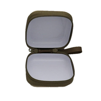 Croix et etui spirituel.