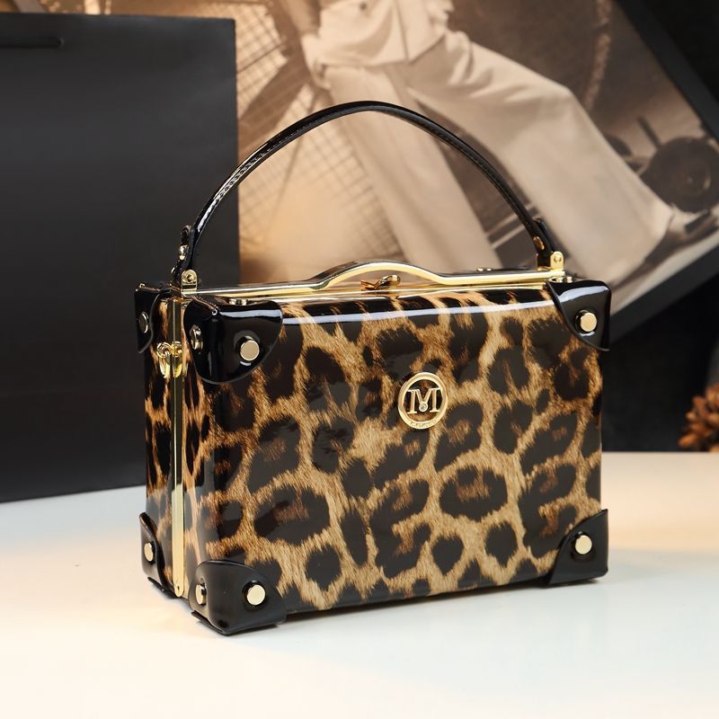 Sac à main élégant en vernis