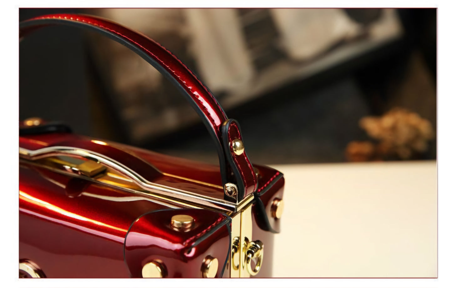 Sac à main élégant en vernis